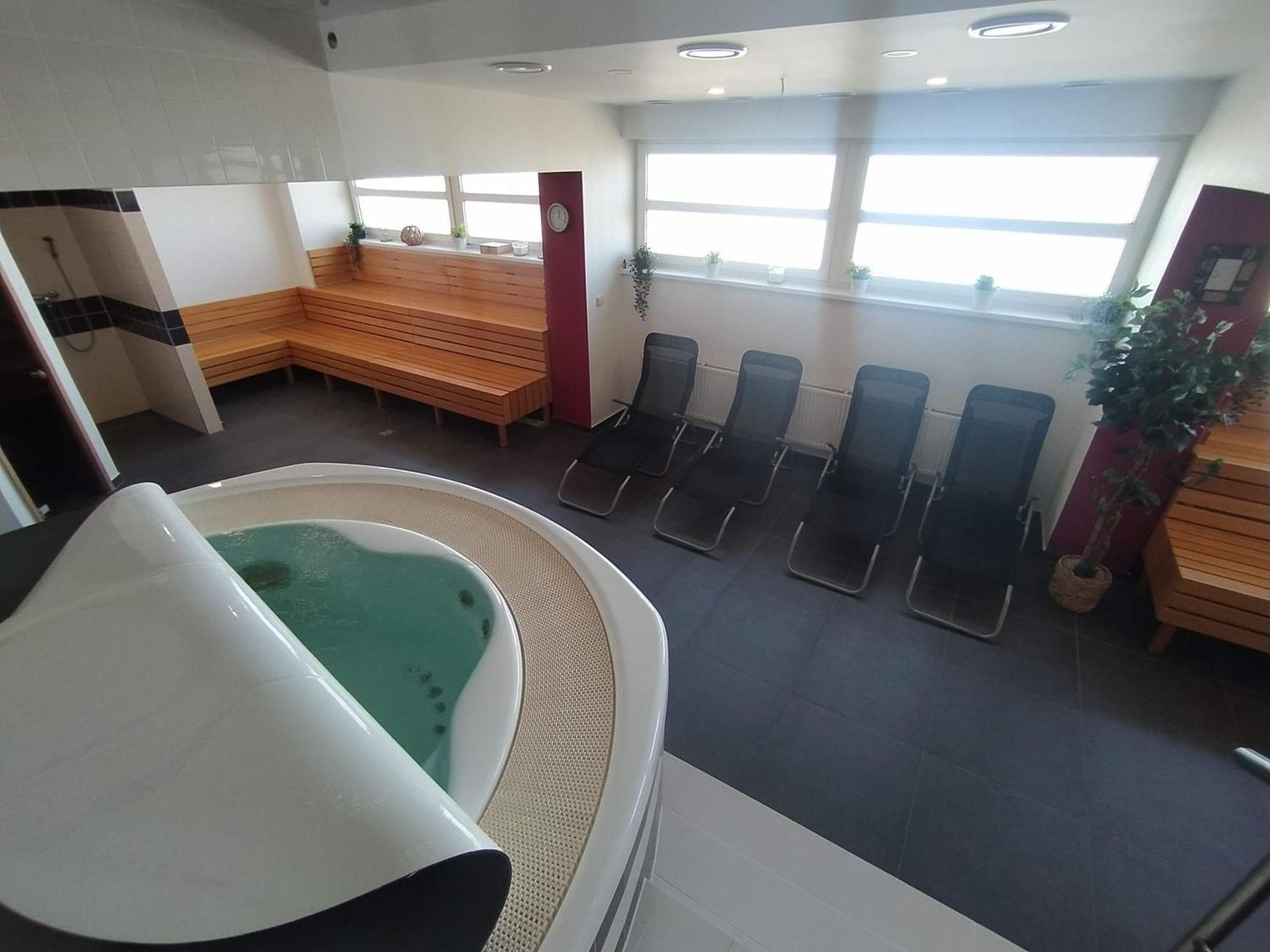Hotel S-Centrum Benesov  Luaran gambar