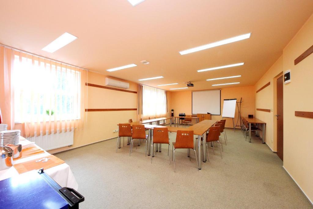 Hotel S-Centrum Benesov  Luaran gambar