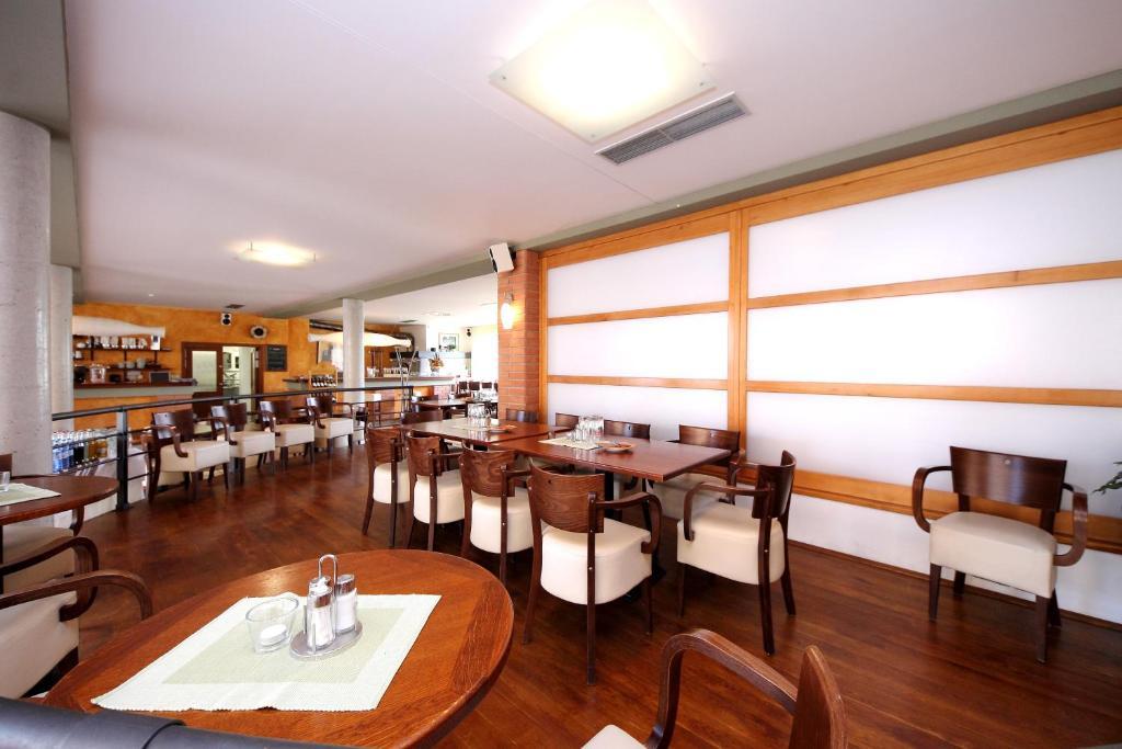 Hotel S-Centrum Benesov  Luaran gambar