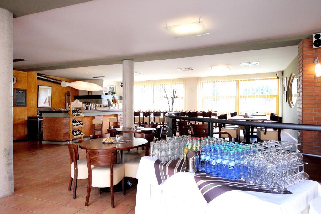 Hotel S-Centrum Benesov  Luaran gambar