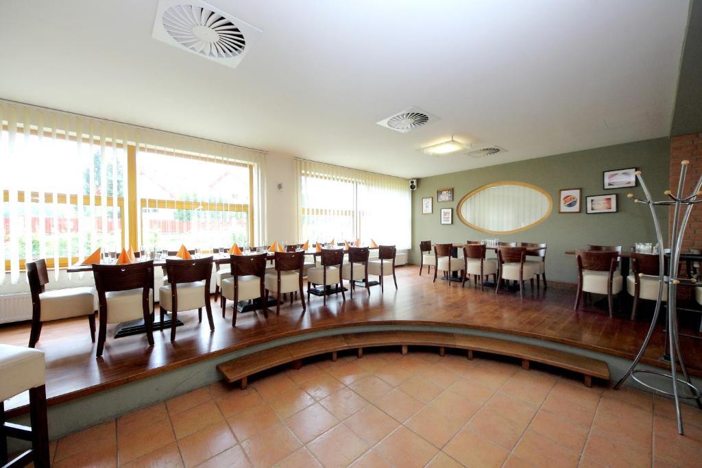 Hotel S-Centrum Benesov  Luaran gambar