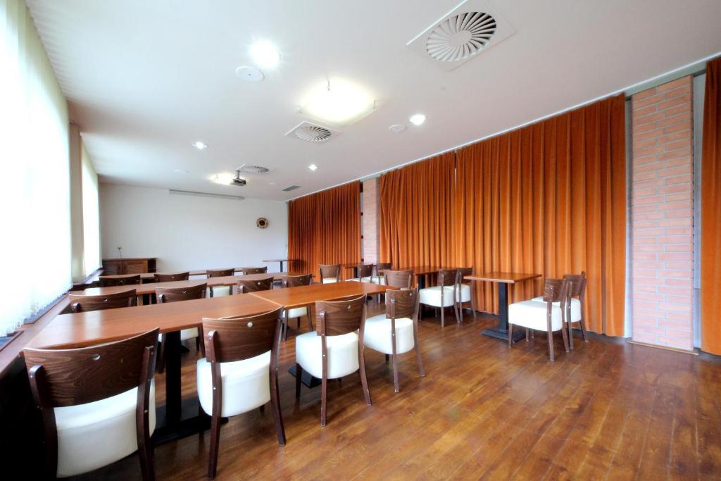 Hotel S-Centrum Benesov  Luaran gambar