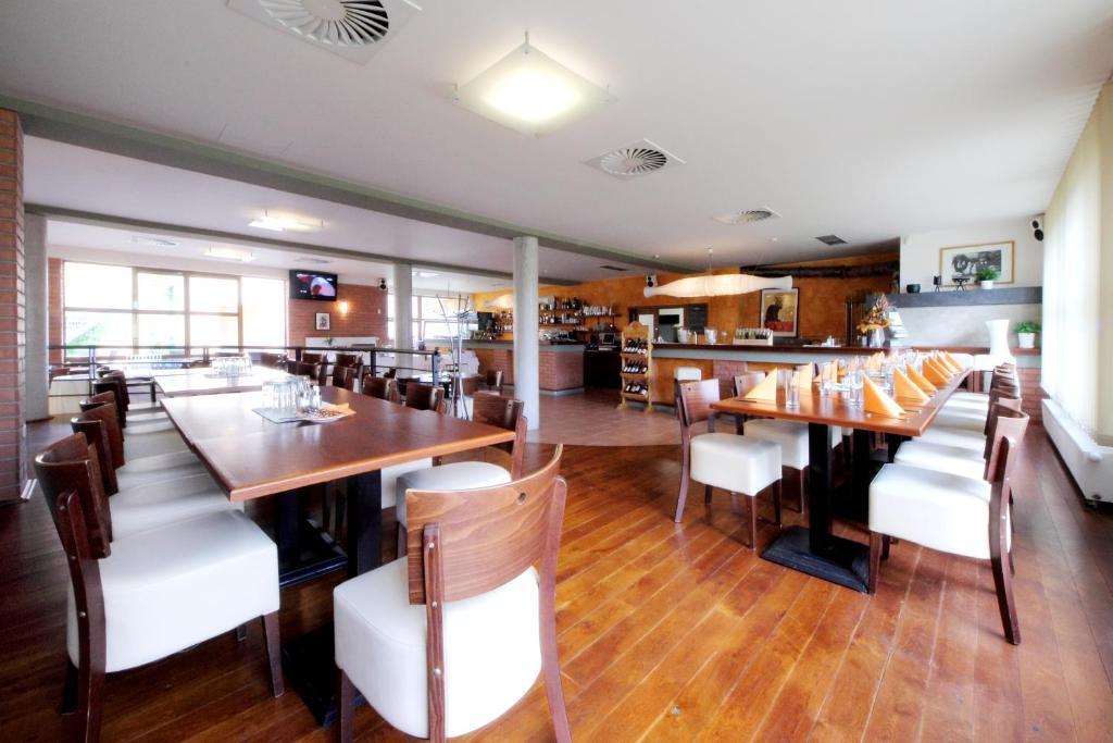Hotel S-Centrum Benesov  Luaran gambar