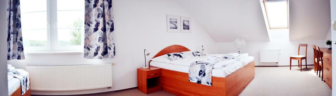 Hotel S-Centrum Benesov  Luaran gambar