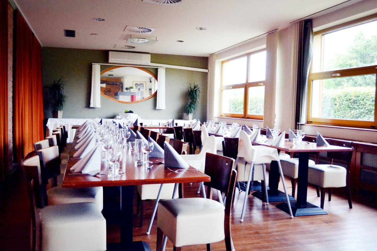 Hotel S-Centrum Benesov  Luaran gambar